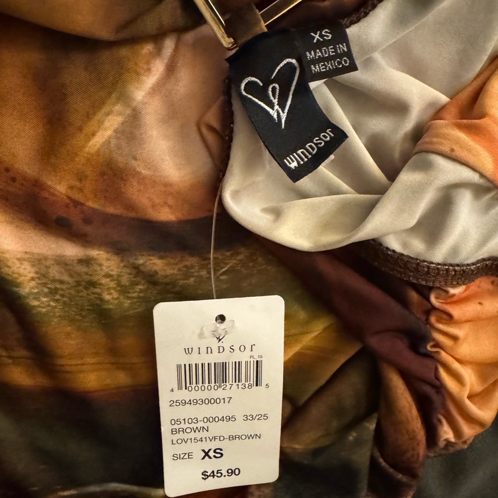Windsor Vibrant Backless Dress - Picture 9 of 11